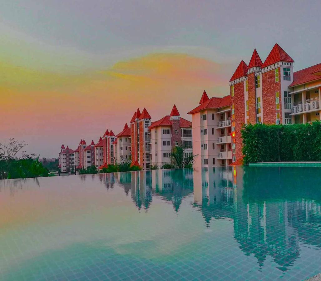 Happy City Golf & Resort Chiang Rai Exterior photo